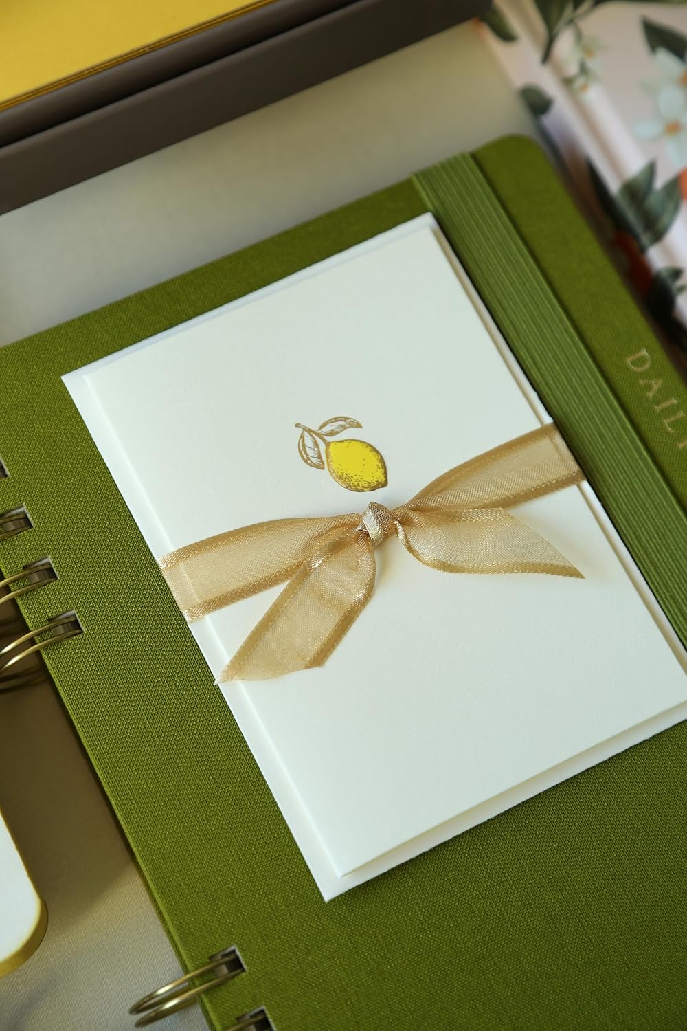 Graphique La Petite Presse Lemon Boxed Notes | Blank Note Cards with Envelopes | 10 Count All Occasion Greeting Card Set | 3.25 x 4.75 Inches | High Quality Thick Paper Stationery with Unique Design