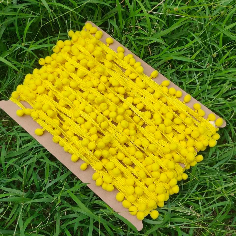 18 Yards Pompom Size 12mm/0.47 inch Yellow Small Round Ball Fringe Trim DIY Craft Sewing Accessory for Home Curtain Clothes Pillow Decoration(Yellow)