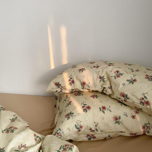 Yellowish Beige & Red Floral Duvet Cover Set Queen Size - 3 Piece Vintage Country Bedding Set with Floral & Green Leaf Patterns, 100% Cotton Soft Aesthetic Duvet Cover with Ties & Pillowcases