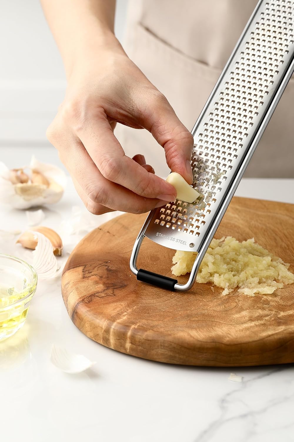 Stainless Steel Lemon Zester Grater with Handle - Garlic, Cheese, Parmesan, Nutmeg, Lime, Ginger Grater - Heavy Duty Kitchen Tool - Citrus Zester with Blade Cover - Fine Shred - Black