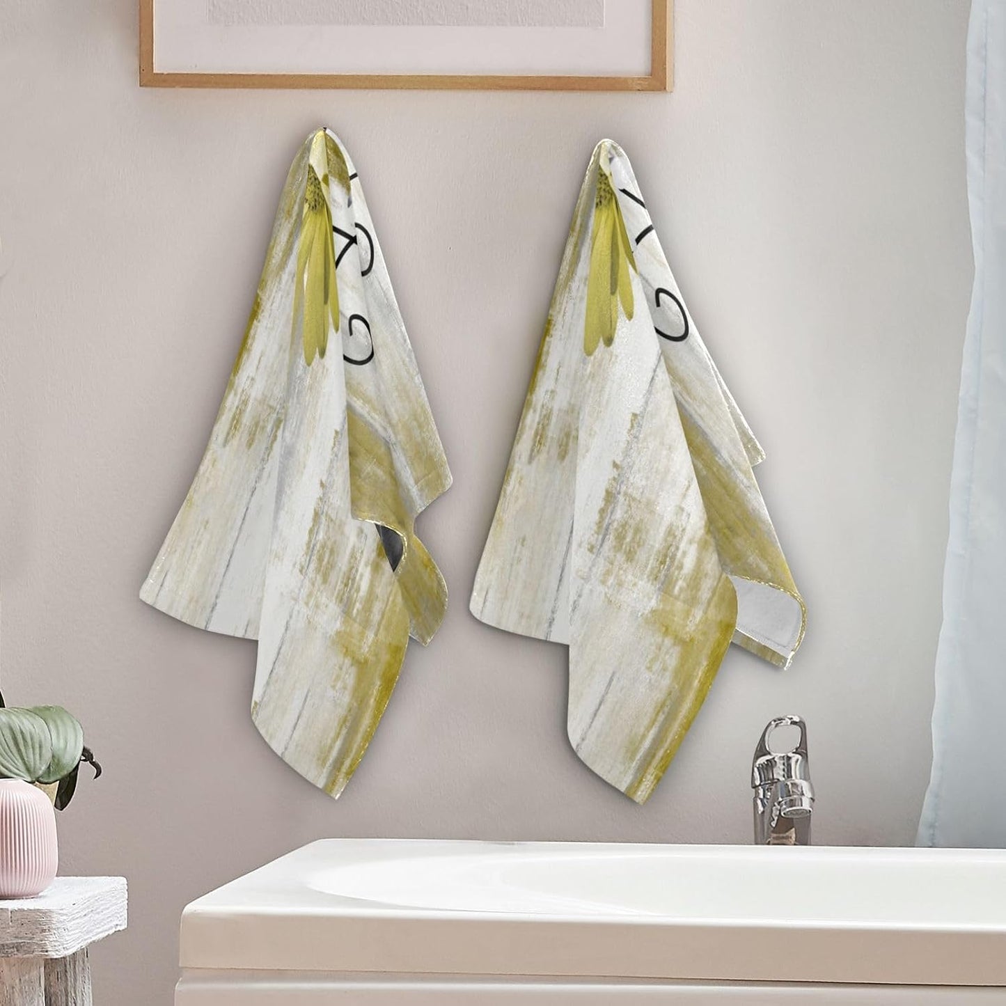 Yellow White Daisy Hand Towels for Bathroom Set of 2 Soft Absorbent Rustic Flower Butterfly on Country Wood Small Bath Towels Decorative Farm Kitchen Dish Towel Guest Bathroom Towels 28x14in