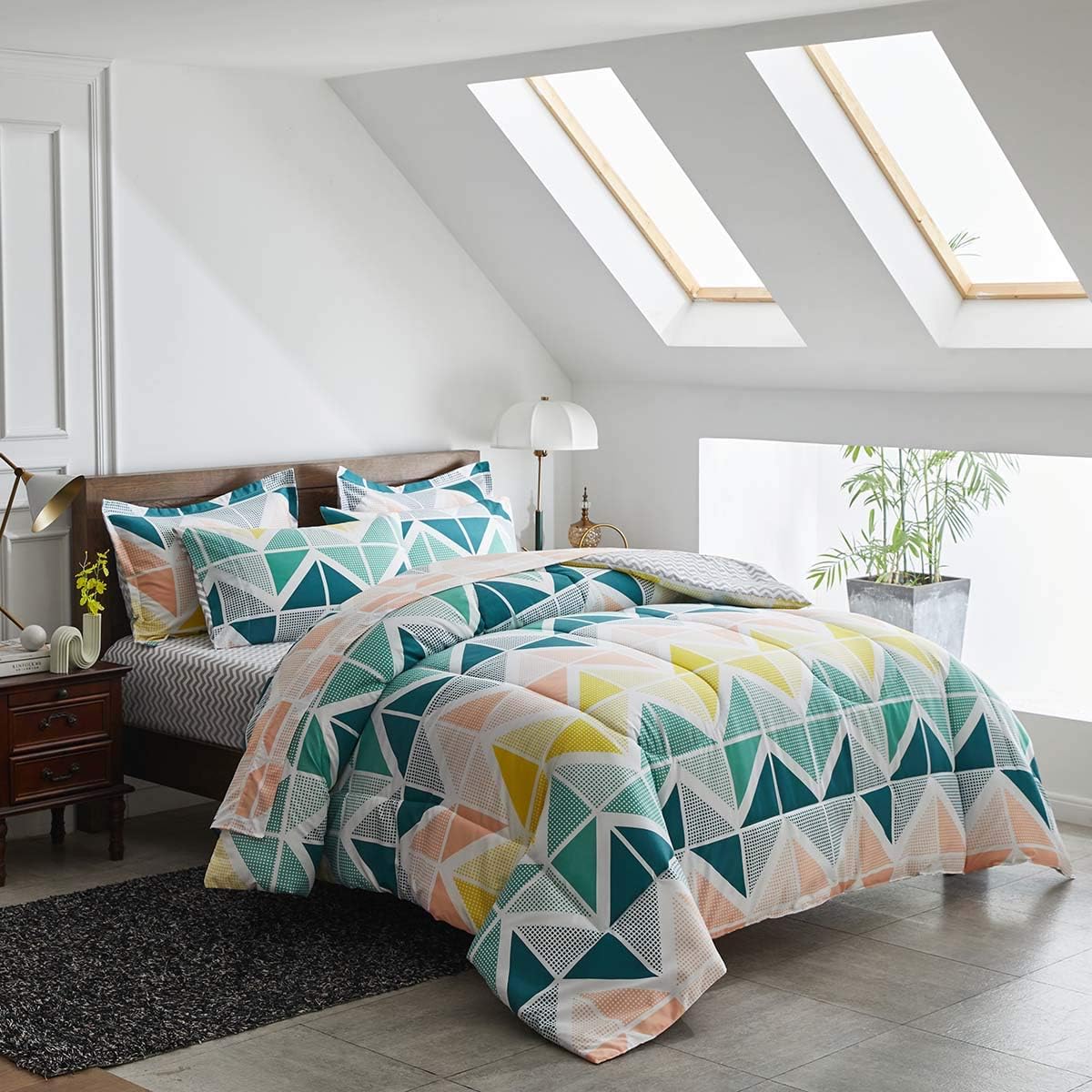 Bed in a Bag 7 Pieces Queen Size Yellow Green Triangles Print - Soft Microfiber Reversible Bed Comforter Set (1 Comforter 2 Pillow Shams 1 Flat Sheet 1 Fitted Sheet 2 Pillowcases)