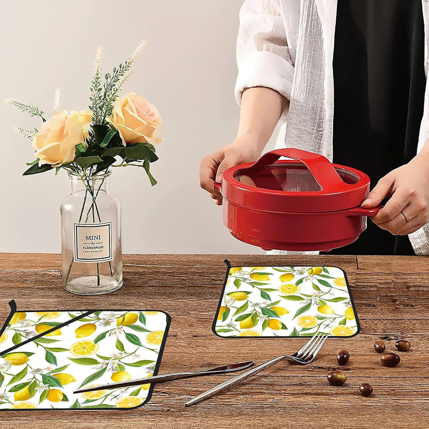 Lemon Fruits Pot Holders Set of 2 Heat Resistant & Non Slip Potholders, White Flower Oven Hot Pads for Kitchen Cooking Baking Barbecue