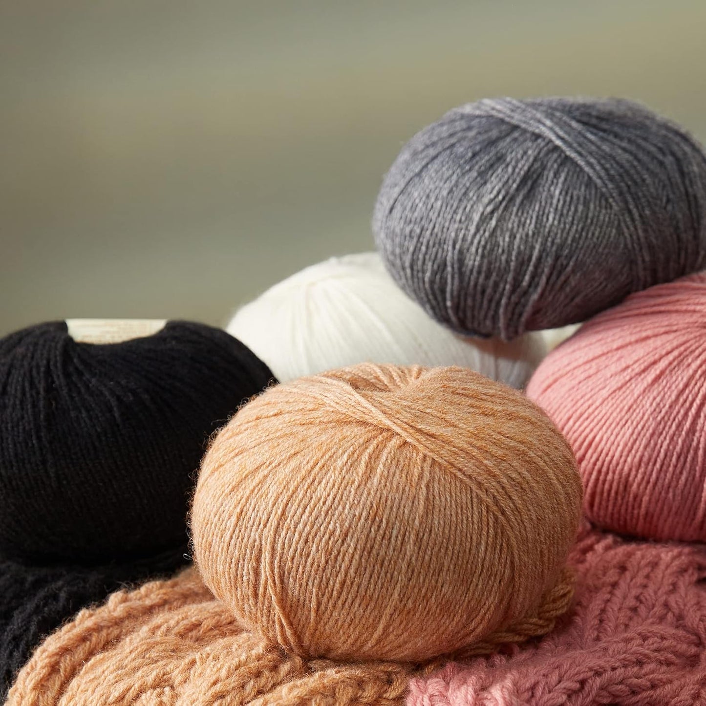100% Inner Mongolian Cashmere Yarn, 6-Ply Luxurious and Soft Yarn for Hand Knitting & Crocheting (Bright Yellow,1 Ball)