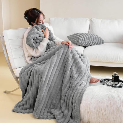 Thickened Rabbit Plush Velvet Cover Blanket, Thickened Faux Rabbit Fur Throw Blanket, Faux Fur Throw Blankets for Sofa & Bed, Warm Fuzzy Home Room Decor Throws (Light Yellow,100x150cm)
