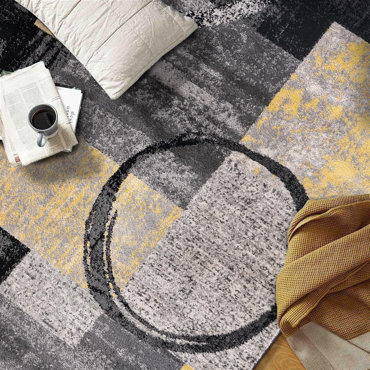 Contemporary Circle Design Area Rug, Fade-Resistant Carpet for Bedroom, Home Office, or Entryway, Yellow, 3'3" x 5'