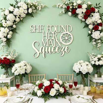 "She Found Her Main Squeeze" Wooden Sign for Backdrop, Fruit Lemon Bridal Shower Wall Decor Sign for Lemon Theme Wedding Engagement Bachelorette Party Backdrop Decoration Supplies