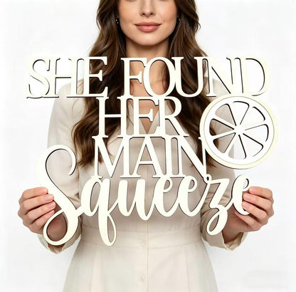 "She Found Her Main Squeeze" Wooden Sign for Backdrop, Fruit Lemon Bridal Shower Wall Decor Sign for Lemon Theme Wedding Engagement Bachelorette Party Backdrop Decoration Supplies