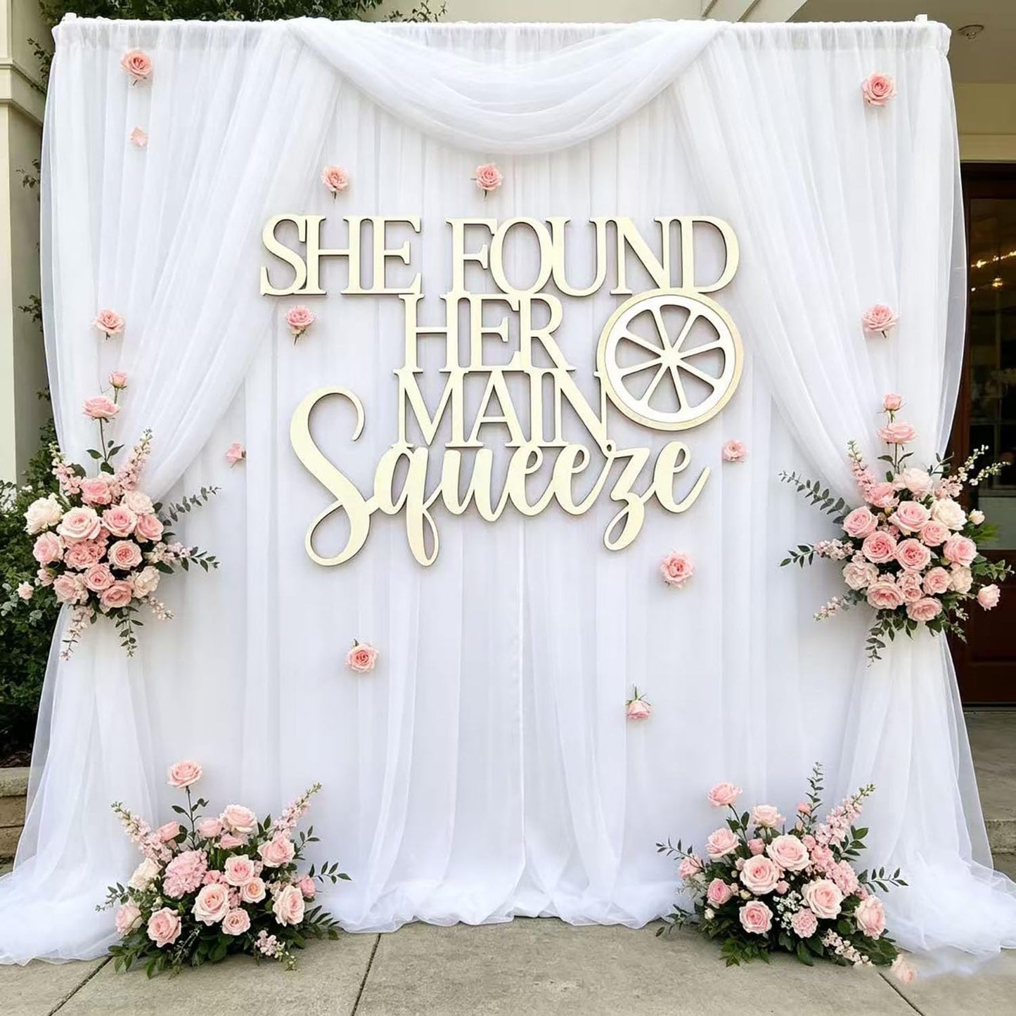 "She Found Her Main Squeeze" Wooden Sign for Backdrop, Fruit Lemon Bridal Shower Wall Decor Sign for Lemon Theme Wedding Engagement Bachelorette Party Backdrop Decoration Supplies