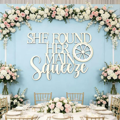 "She Found Her Main Squeeze" Wooden Sign for Backdrop, Fruit Lemon Bridal Shower Wall Decor Sign for Lemon Theme Wedding Engagement Bachelorette Party Backdrop Decoration Supplies
