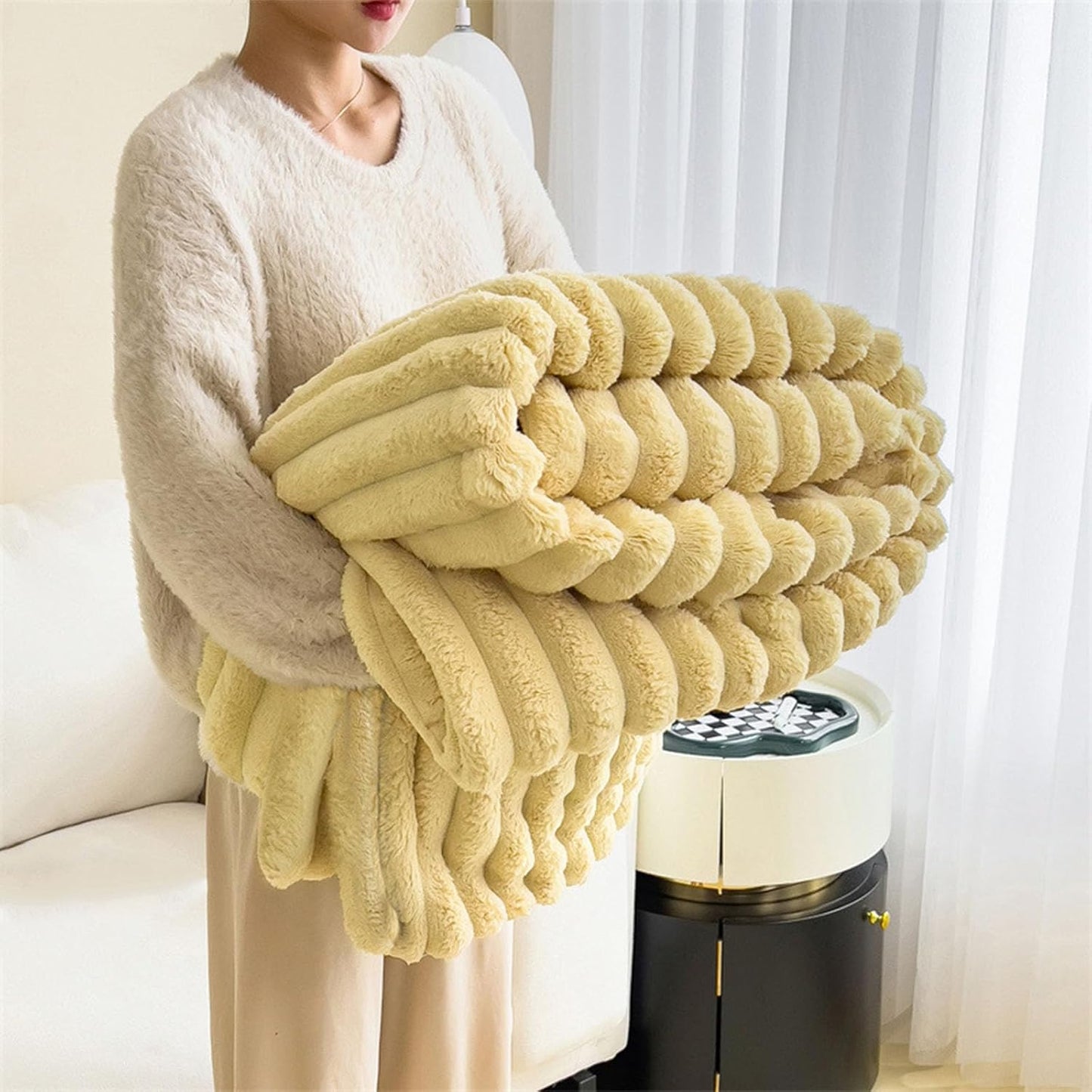 Wttfc Faux Fur Blankets, Fleece Throw Blanket, Super Soft Throw Blanket, Fuzzy Cozy Thick Warm Textured Blanket for Beds, Sofas, Couches, for All Seasons,Cream Yellow,39x59in