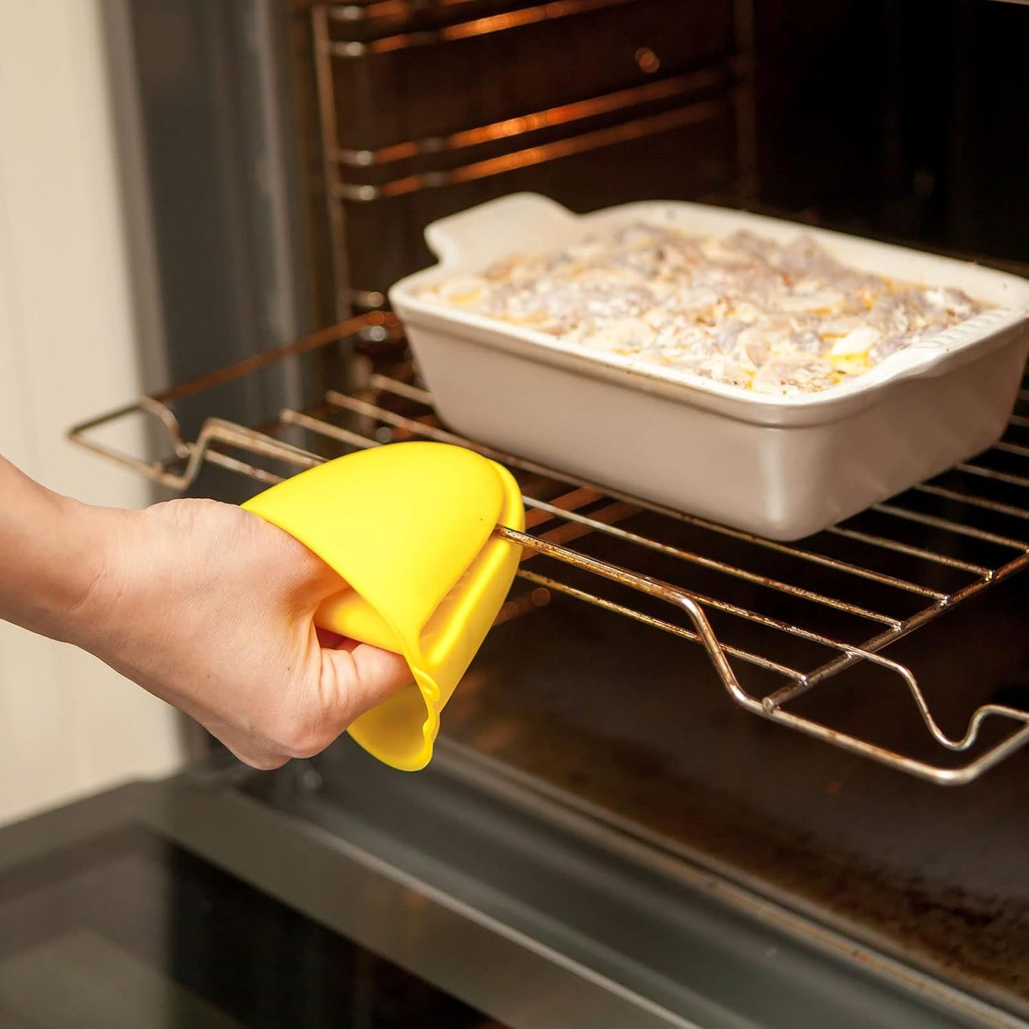 2pcs Thickened Mini Oven Gloves, Heat Resistant Silicone Oven Mitts Finger Pinch Grips Pot Holder for Kitchen, Cooking, Baking, BBQ Heat Resistant Gloves, Yellow