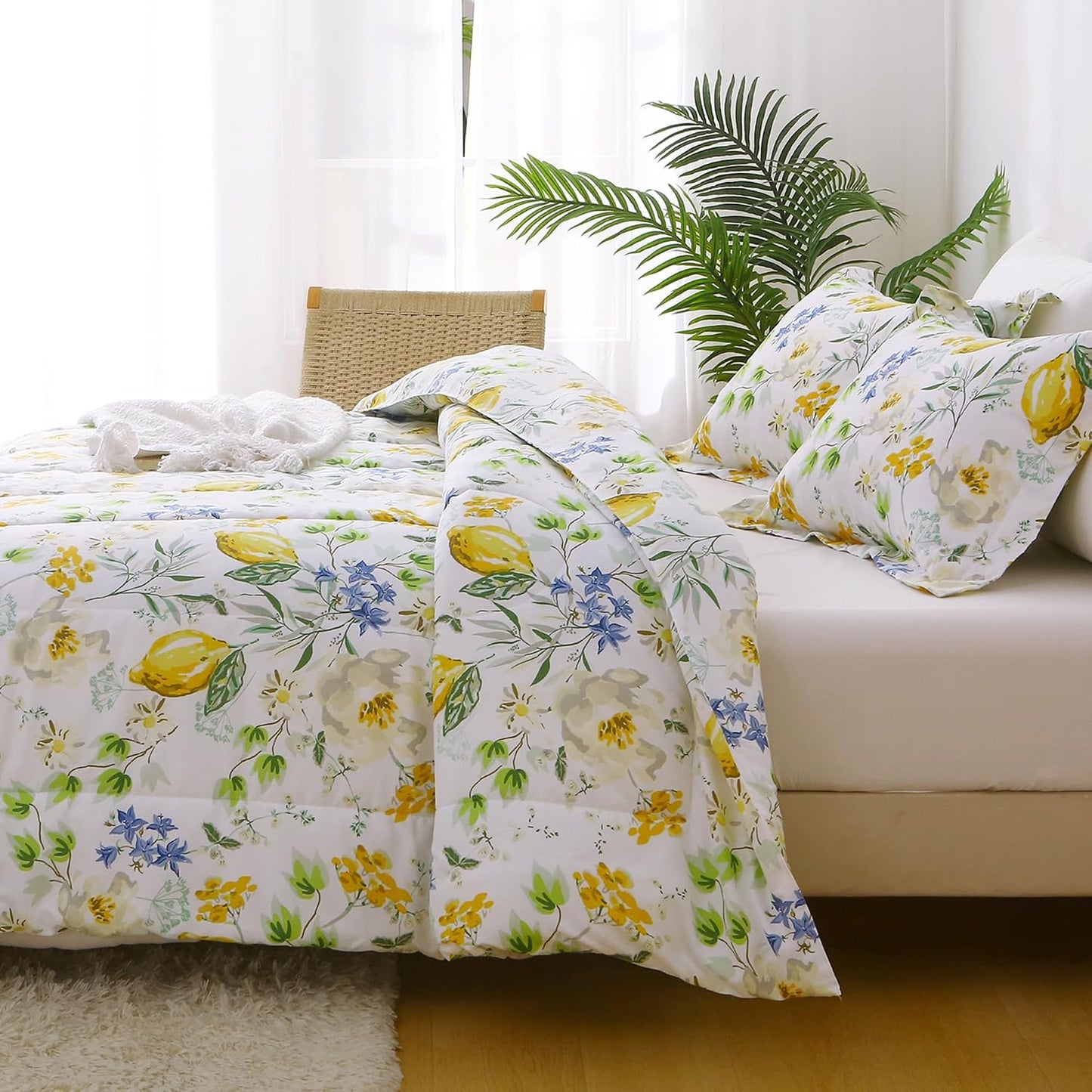 Floral Full Size Comforter Sets, Lemon Blossoms Patterned Bed in a Bag for All Seasons, 3-Piece Farmhouse Rustic Bedding Set with Fluffy Quilted Reversible Comforter & 2 Pillow Shams