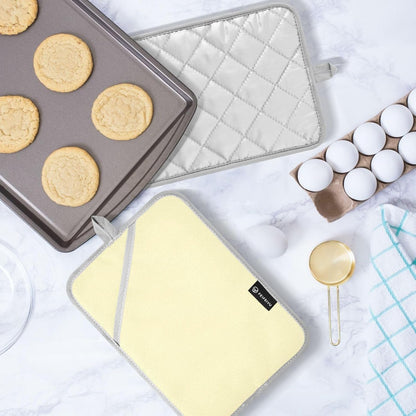Light Yellow Pot Holders for Kitchen with Hand Pockets Heat Resistant Potholder Trivet Quilted Oven Mitts for Cooking Baking Barbecue 7 * 9.8 in 2PCS