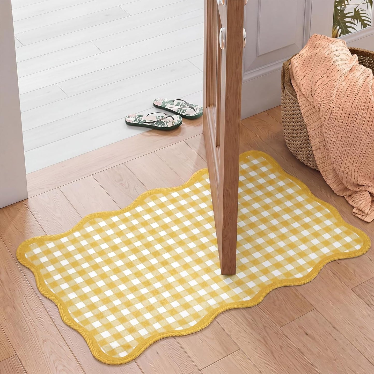 Yellow and White Scalloped Plaid Entryway Rug 16.5 x 27.5 Buffalo Checkered Indoor Mat Washable Non-Slip Gingham Door Rug for Entryway Entrance Bedroom Kitchen Living Room Decor