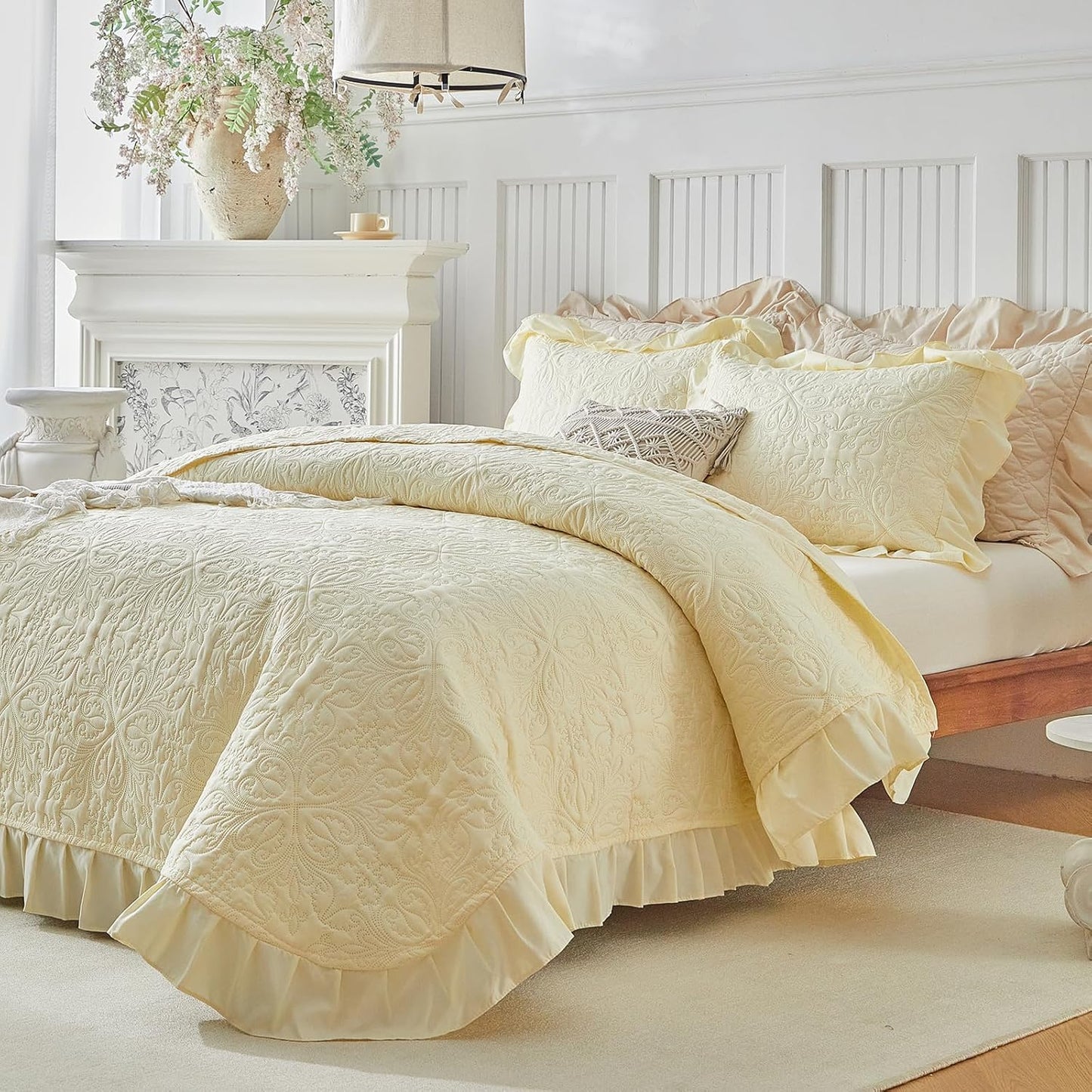 Ruffles Quilt Set Queen Size 96 * 96in - 3 Pieces Solid Shabby Chic Farmhouse Ruffled Bedding Rustic Coverlet Lightweight Fluffy Summer Oversized Bedspread with Shams for Women Men Light Yellow