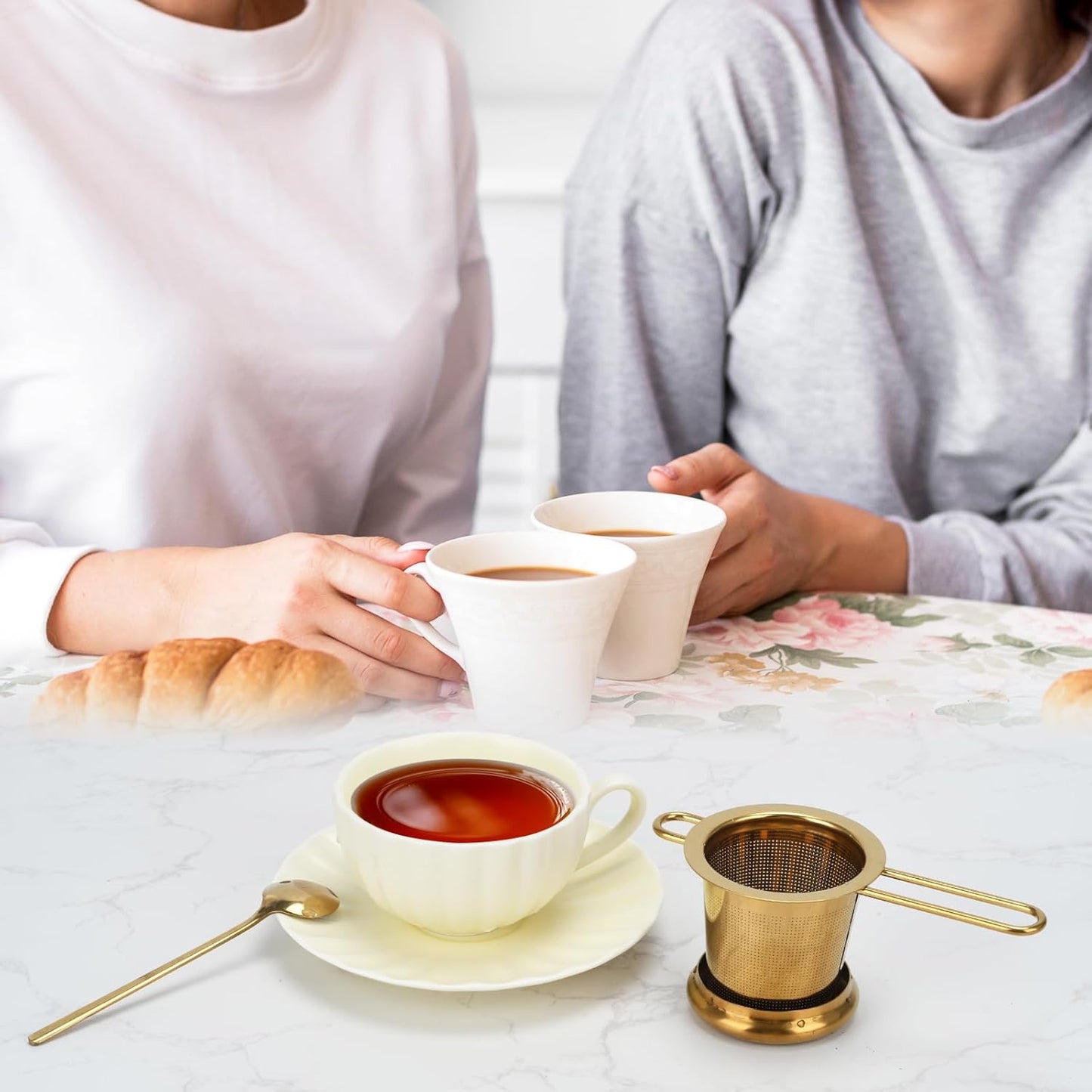 2pcs Tea Infuser, Stainless Steel Tea Strainer Fine Mesh Tea Diffuser with Double Long Handles Loose Leaf Tea Steeper for Mugs Cups Teapots (Gold)