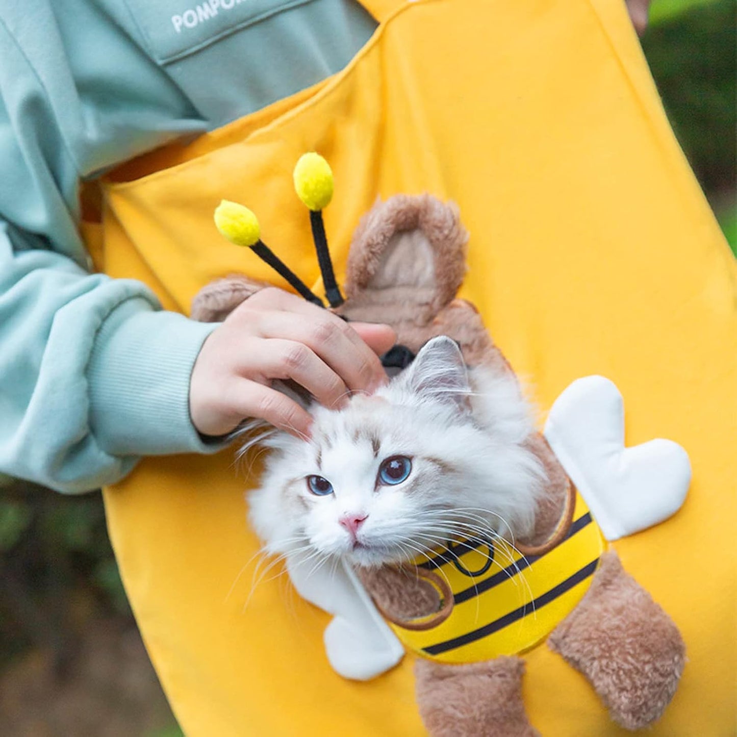 Pet Canvas Shoulder Carrying Bag, Cute Bee Shaped Cat Carrier, S Size Portable Kitten & Puppy Tote, Cozy Carriers for Small Dogs, Cats, and Pets, Handbag for Outdoor, Shopping, and Camping