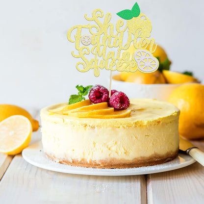 1Pcs She Found Her Main Squeeze Cake Topper Glitter Bridal Shower Party Cake Decorations for Lemon Theme Wedding Engagement Bachelorette Party Supplies