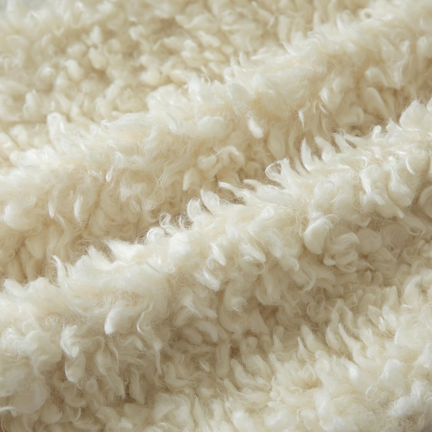 MANDIOO 2 Pieces 18x18 Inch Cream Yellow Faux Fur Throw Pillow Covers Boucle Decorative Sherpa Pillow Covers Thick Fuzzy Fleece Pillowcases Cushion Covers for Sofa Couch Bed Living Room