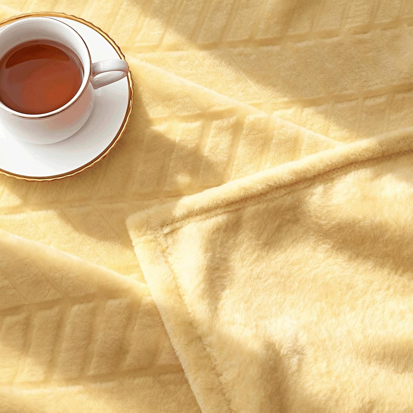Excervent Premium Flannel Throw Blanket 50x70 Inches Light Yellow, 280GSM 3D Textured Decorative Diamond Rhombus Pattern, Lightweight Microfiber Soft Breathable Suitable for All Seasons
