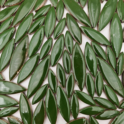 500g/1.1lb Willow Leaf Petal Shape Ceramic Mosaic,Irregular Mosaic Pieces for Home Decoration or DIY Crafts,Mosaic Making Supplies. (Dark Green)