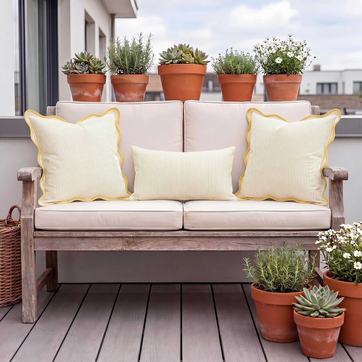 HunnmingRe 2 Pcs Scalloped Edge Striped Pillowcases Stripe Throw Pillow Cover Only Wear Resistant Pillow Shams for Couch Bed Sofa Bedroom Living Room Outdoor Party(Yellow,18'' X 18'')