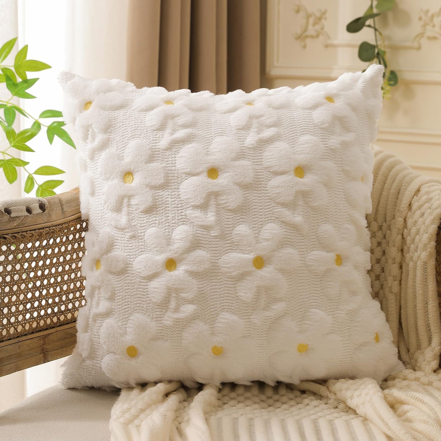 DFXSZ Spring Summer Pillow Covers 18x18 inch Set of 2 White Daisy Yellow Flower Heart Soft Plush Faux Fur Jacquard Throw Pillow Covers for Bedroom Sofa Spring Summer Holiday Home Decor PTK035A18
