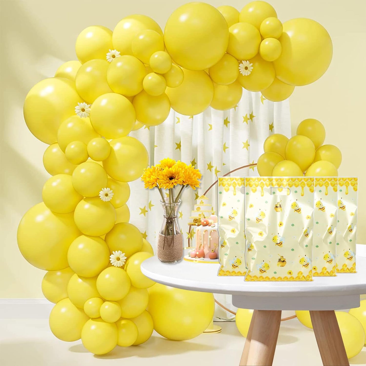25Pcs Bee Party Favor Bags with Handles Plastic Waterproof Goodie Candy Snacks Bag Yellow Gift Pack for Honeybee Themed Birthday Party Decoration Honey Business Supplies, 9.8 x 6.3 in