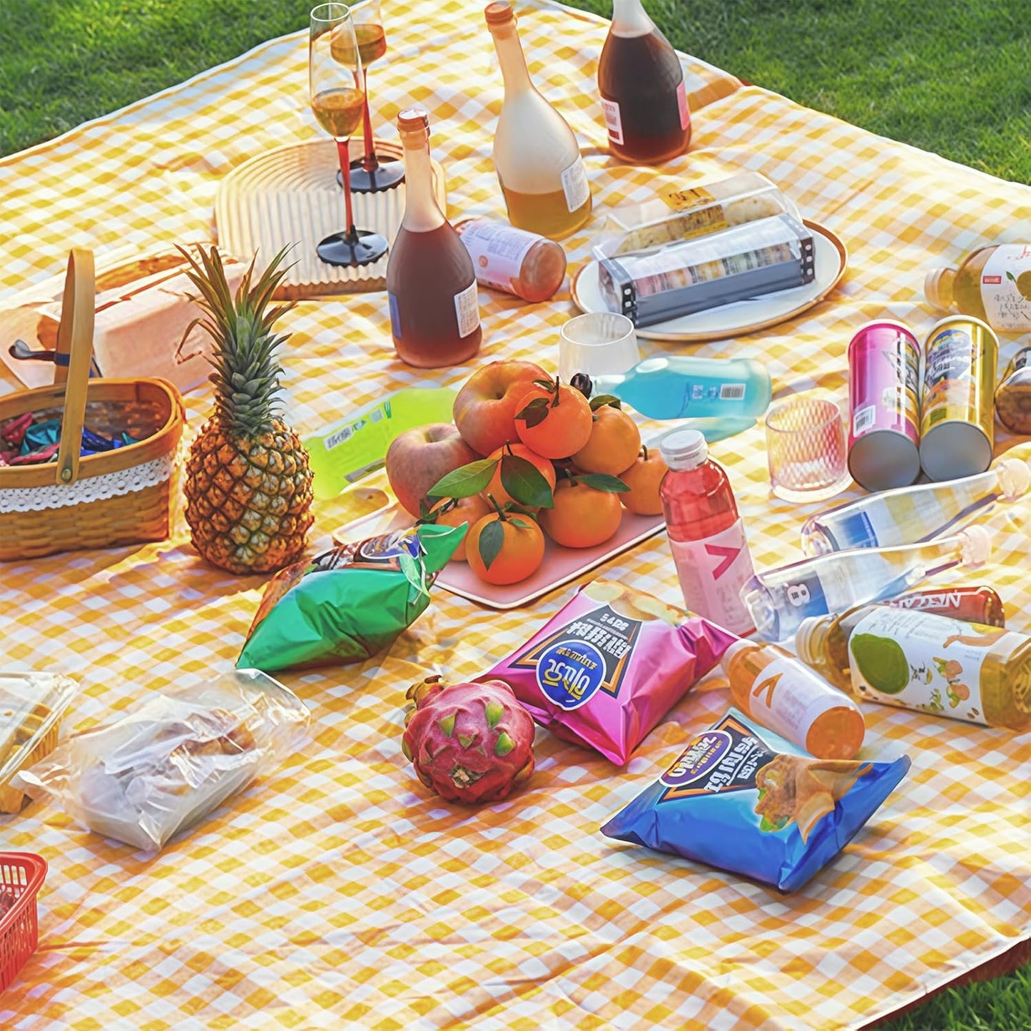 80" x 120" Sandproof Waterproof Picnic Blanket, Beach Mat for Outdoor Camping Hiking Park, Portable with Tote Bag, Non-Stick Sand & Grass, Foldable for Indoor Outdoor Use (Yellow)
