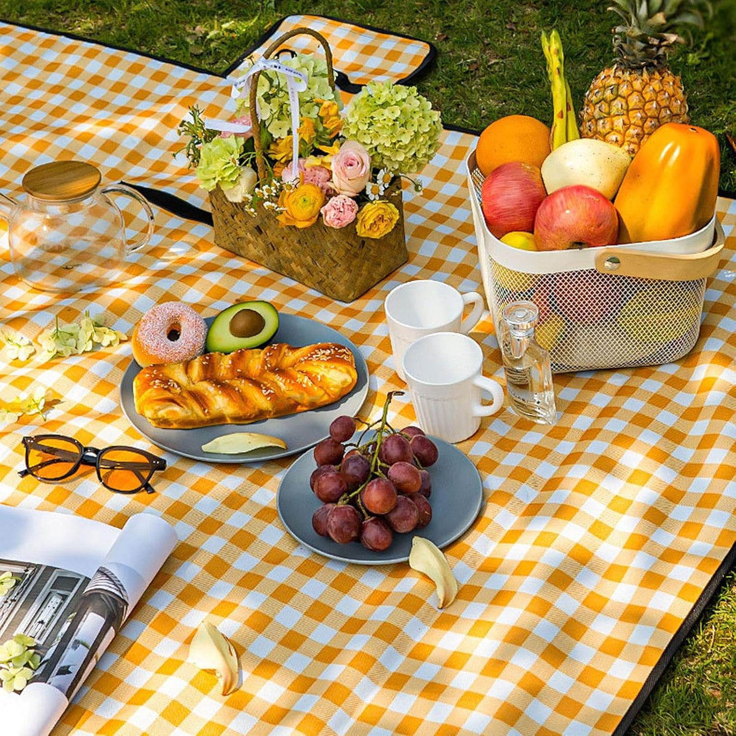 80" x 120" Sandproof Waterproof Picnic Blanket, Beach Mat for Outdoor Camping Hiking Park, Portable with Tote Bag, Non-Stick Sand & Grass, Foldable for Indoor Outdoor Use (Yellow)