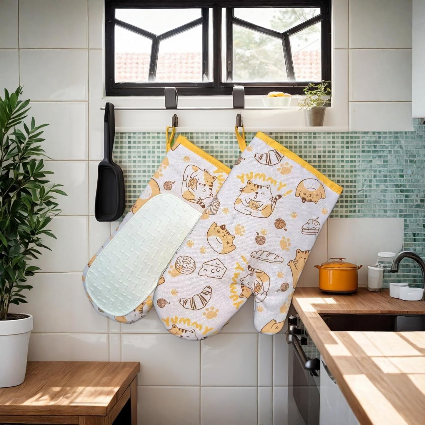 Non-Slip Silicone Oven Mitts Pair Cute BPA-Free Oven Mitts for Heat Resistant 500 Degrees Washable Kitchen Mittens with Cotton Lining for Cooking Baking Grilling (Light Yellow)