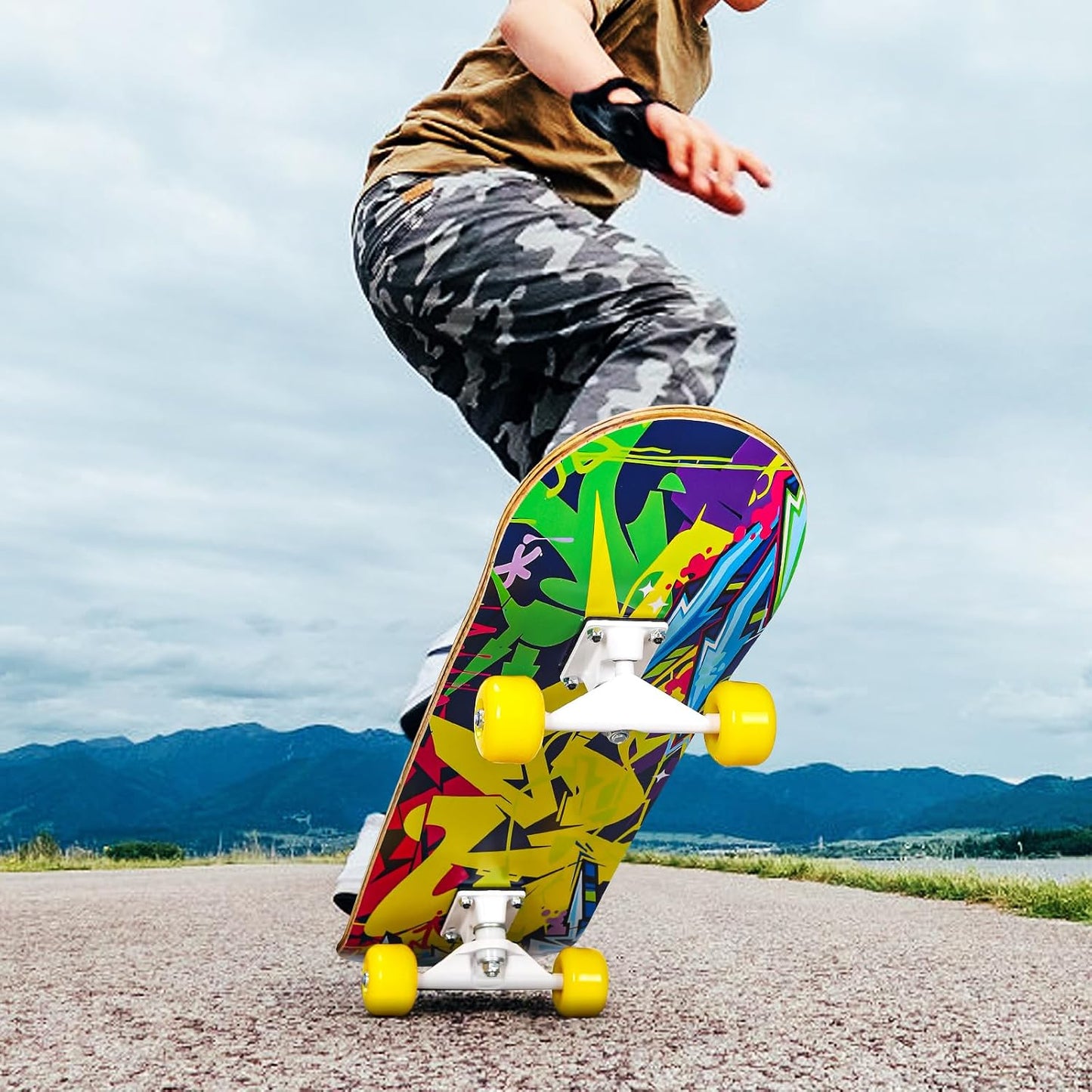 Skateboards for Beginners, 31 x 8 inch Complete Skateboard for Kids Teens Adults, 8 Layer Maple Double Kick Deck Concave Cruiser Trick Skateboard with Multifunction Skate