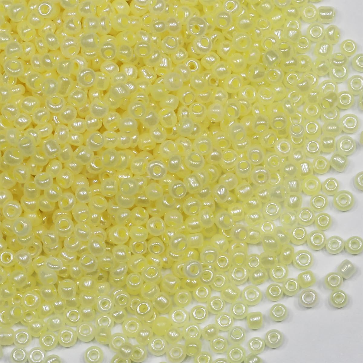 3mm Light Yellow Seed Beads for Jewelry Making 200 Grams About 6500pcs,8/0 Glass Craft for Making Earrings, Bracelets, Pendants, Waist Jewelry, DIY Handmade Seed Beads (Light Yellow)