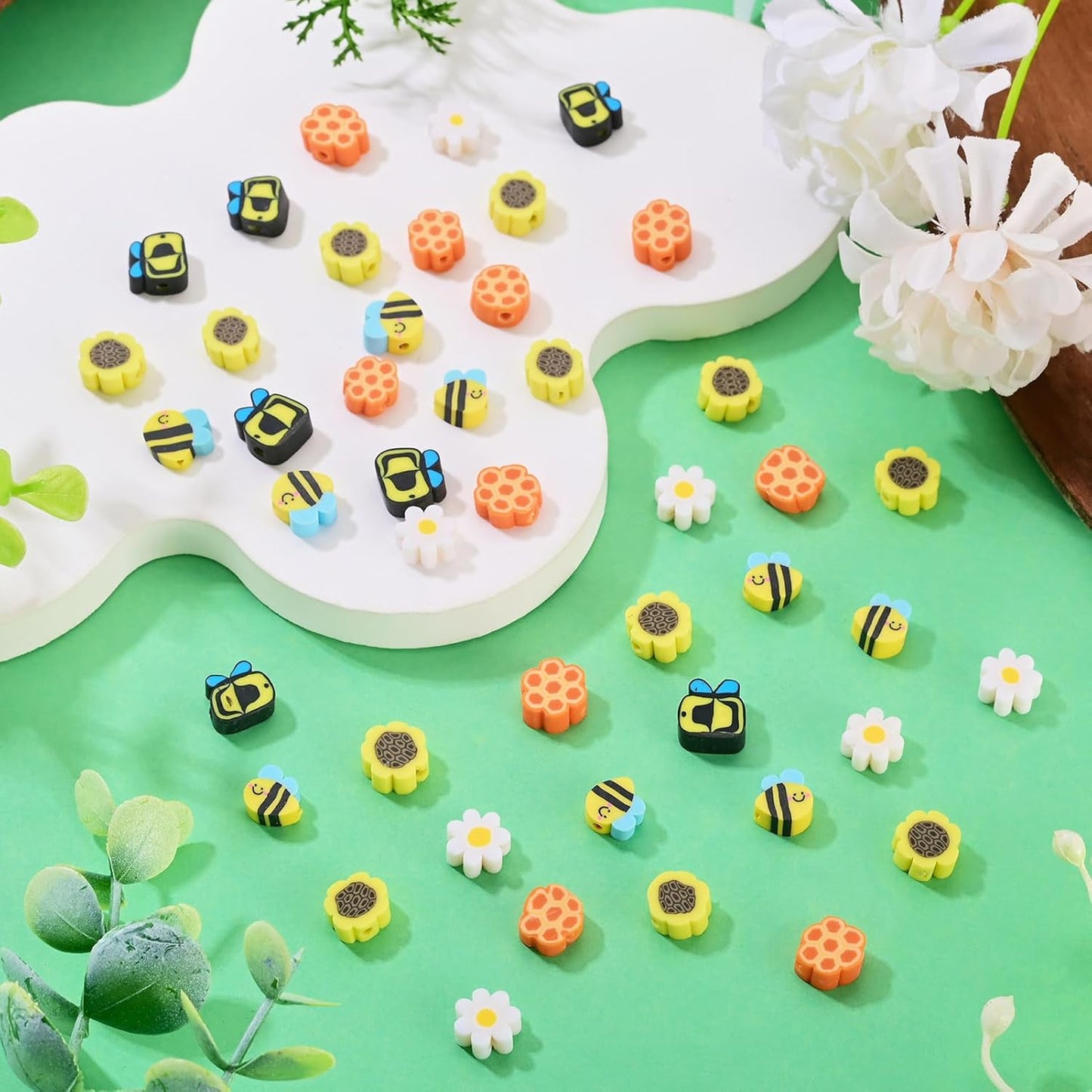 200Pcs Bee Flower Polymer Clay Beads Handmade Polymer Clay Beads for Bracelet Making kit Yellow Flat Round Disc Heishi Spacer Bead for Jewelry Making Necklace Earrings Supplies