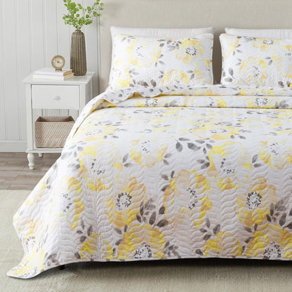 Floral King Quilt Set with Shams, Yellow Floral Bedding Set, All-Season, Lightweight Bedspread. Reversible. Farmhouse Bedding. (King, Helene)