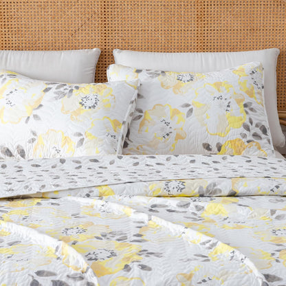 Floral King Quilt Set with Shams, Yellow Floral Bedding Set, All-Season, Lightweight Bedspread. Reversible. Farmhouse Bedding. (King, Helene)