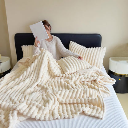 Luxurious Faux Furry Throw Blanket Soft Plushes Blanket for Couch or Bed for Fall and Winter Bedspreads