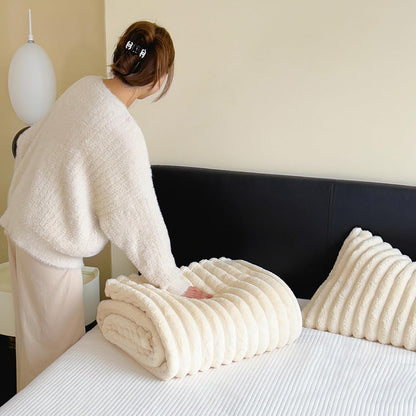 Luxurious Faux Furry Throw Blanket Soft Plushes Blanket for Couch or Bed for Fall and Winter Bedspreads