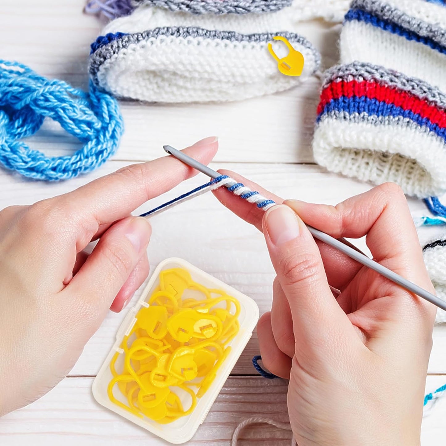500PCS Plastic Crochet Stitch Markers, Heart Shape Locking Needle Clips for Knitting Sewing Handmade Projects DIY Craft Supplies, Knitting Stitch Counter Needle Pin (Yellow)