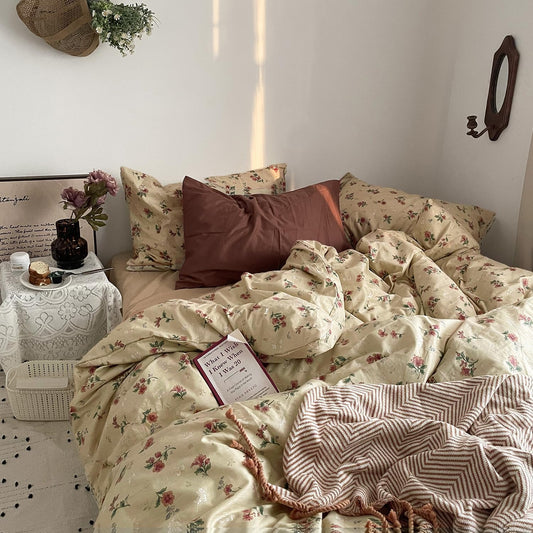 Yellowish Beige & Red Floral Duvet Cover Set Queen Size - 3 Piece Vintage Country Bedding Set with Floral & Green Leaf Patterns, 100% Cotton Soft Aesthetic Duvet Cover with Ties & Pillowcases