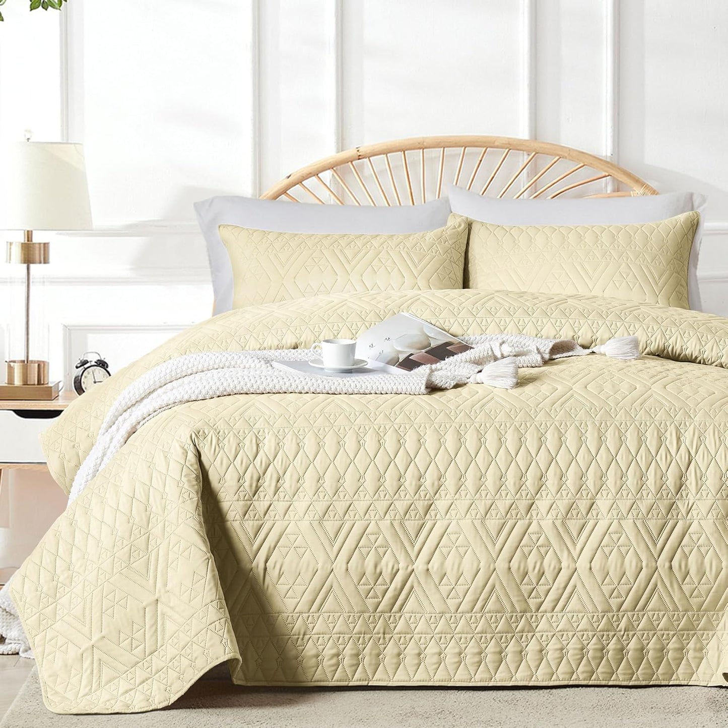 King/Cal King Size Quilt Bedding Set,Butter Yellow Lightweight Microfiber Soft Bedspread,Modern Style Geometric Pattern Coverlet Set for All Seasons,3 Piece(1 Quilt,2 Pillow Shams)