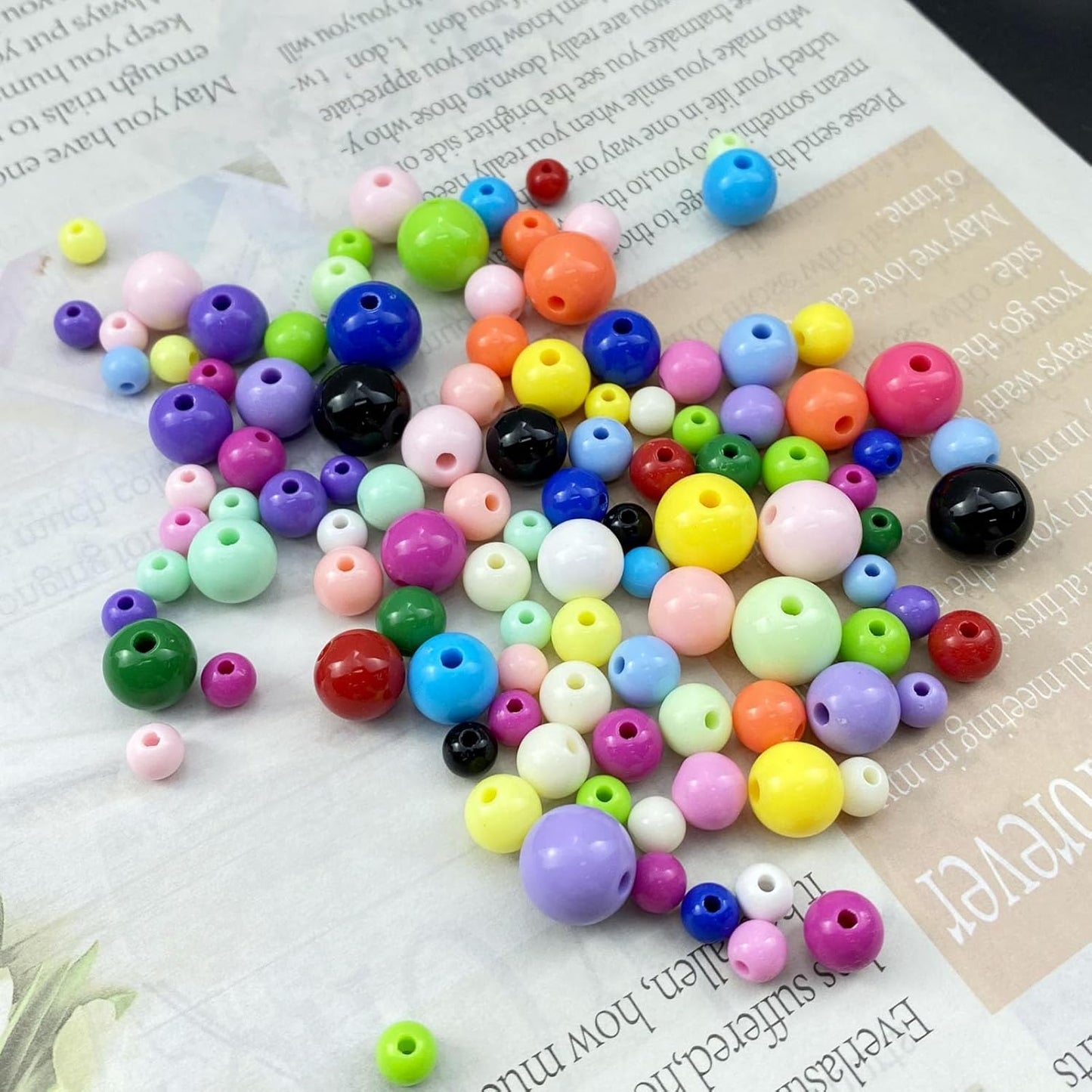 200 Pieces 10mm Acrylic Round Beads Smooth Spacer Plastic Pastel Beads Craft Beads for DIY Craft Jewelry Making Bracelets Necklaces Earring Crafting Supplies(Yellow)