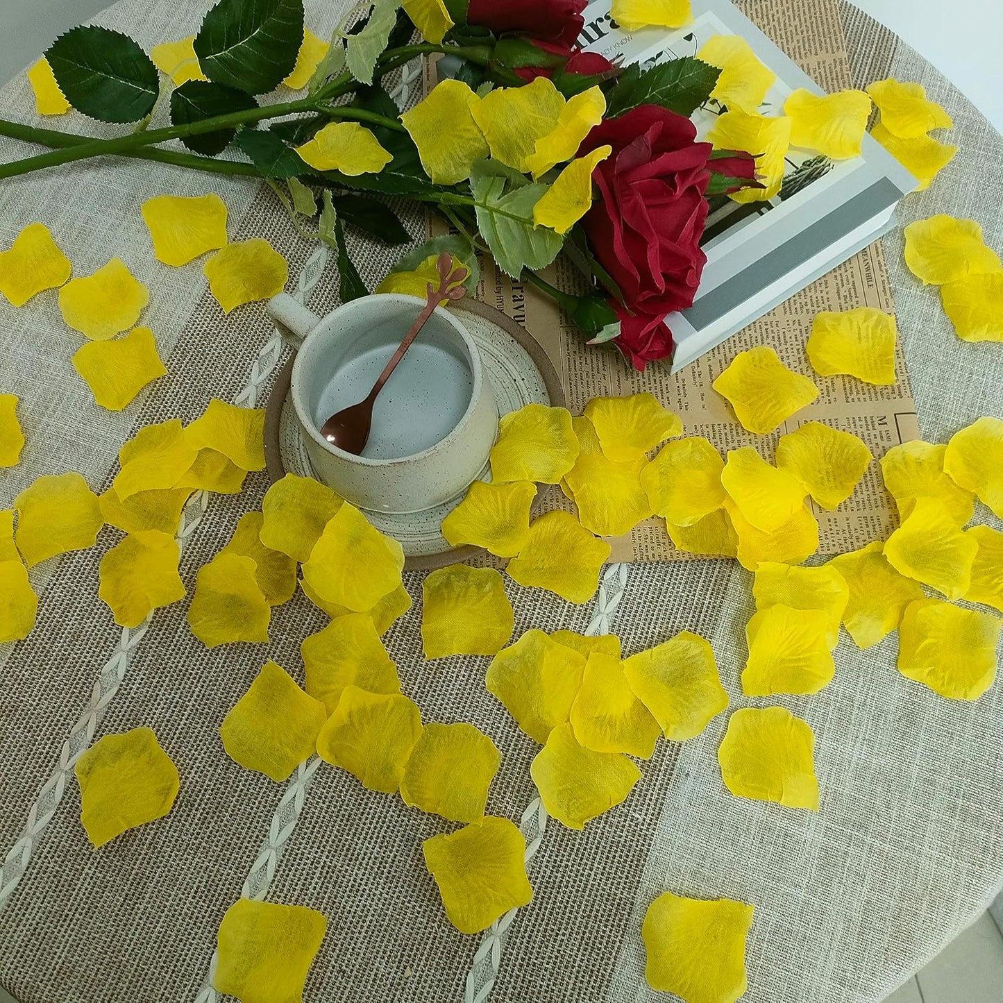 1500 PCS Separated Artificial Yellow Rose Petals for Romantic Night for him for her Set Faux Yellow Flower Petals for Flower Girl Weddings Valentine Day Party Romantic Decoration