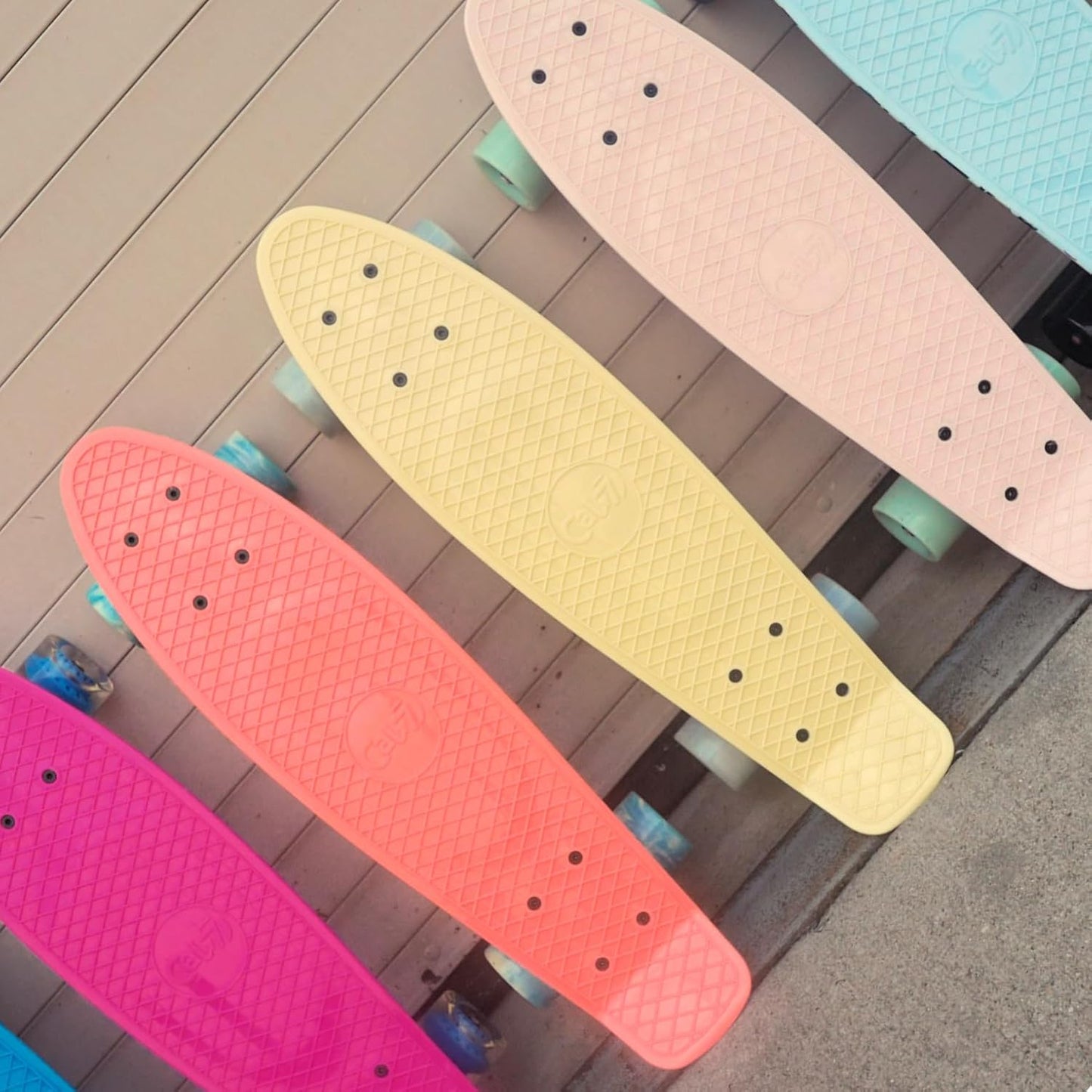 22" Complete Mini Cruiser Plastic Skateboard