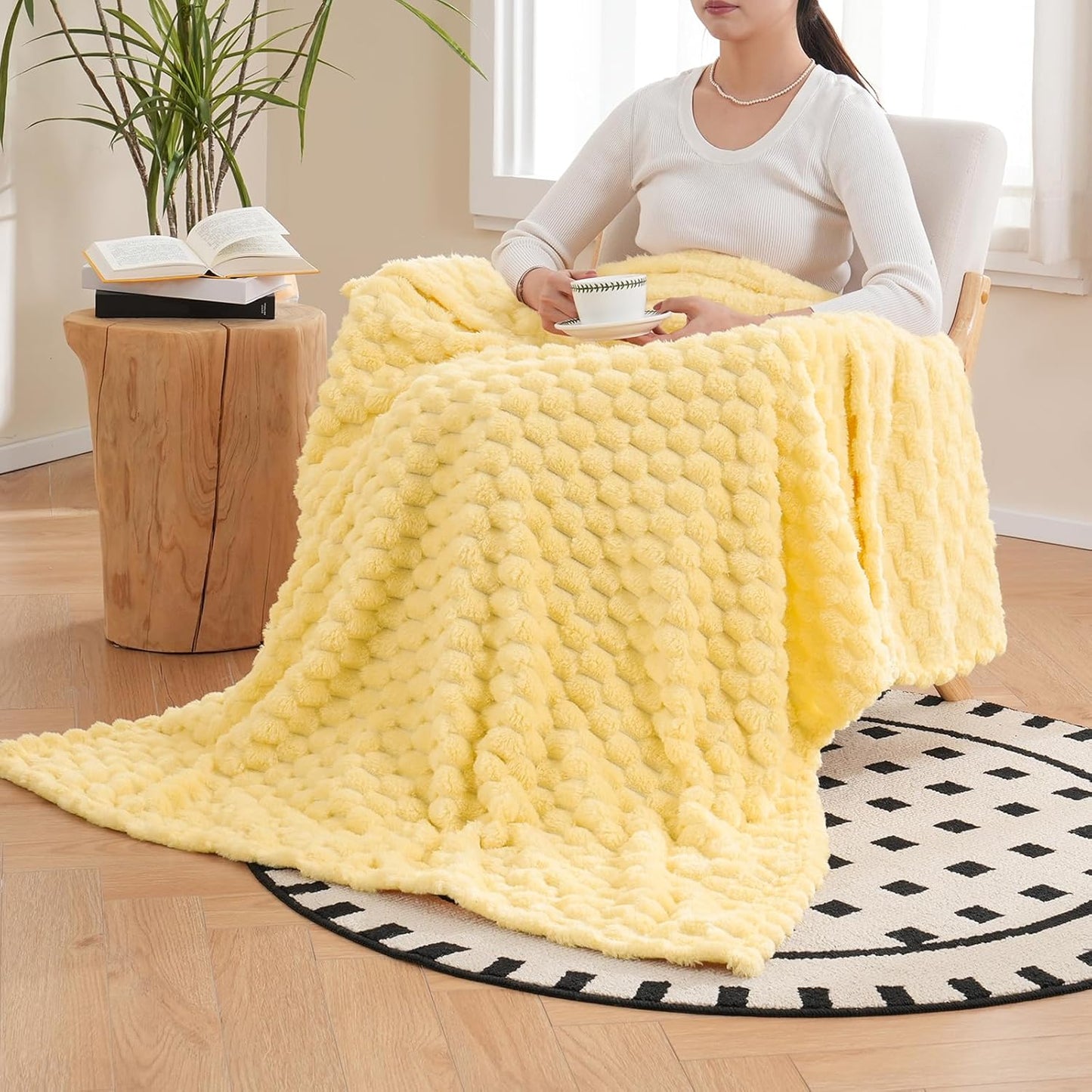 Vessia Flannel Fleece Throw Blanket, 3D Jacquard Light Yellow Fuzzy and Warm Blanket for Couch, Sofa, Bed, 300GSM Super Soft Touch Cozy Home Decor for All Seasons (50x70 inches)