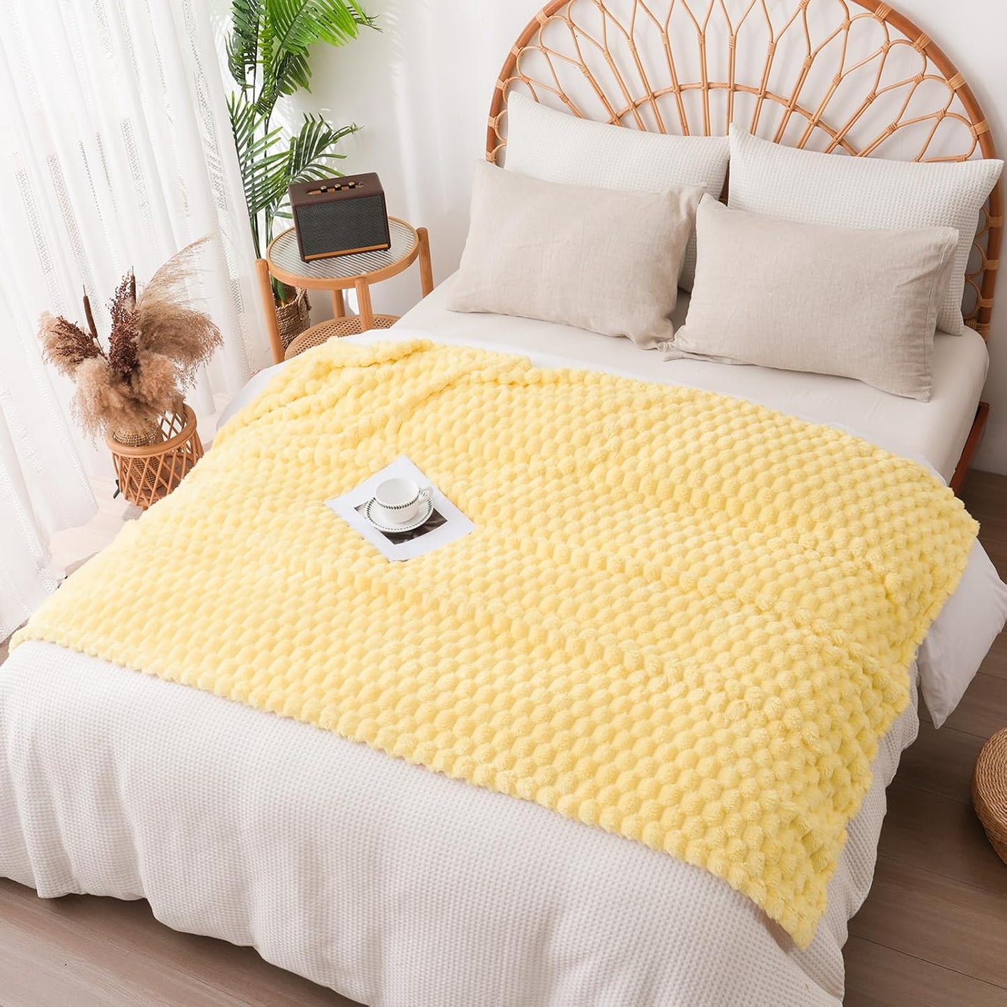 Vessia Flannel Fleece Throw Blanket, 3D Jacquard Light Yellow Fuzzy and Warm Blanket for Couch, Sofa, Bed, 300GSM Super Soft Touch Cozy Home Decor for All Seasons (50x70 inches)