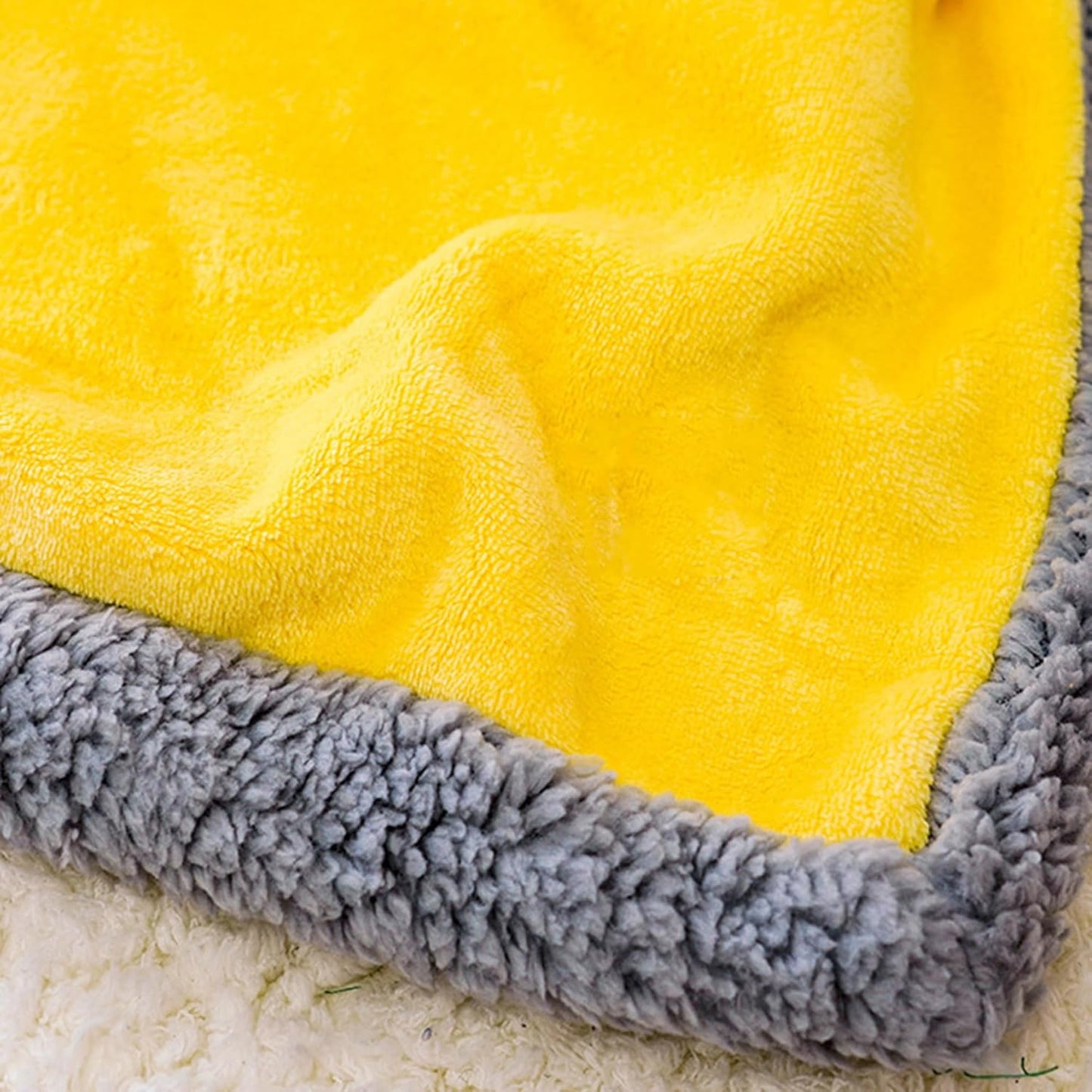 Thick Pet Blankets, Calming Dog Blanket Machine Washable, Warm Cat Blanket for Bed Couch Sofa, Pet Throw Cats Dogs Mat, Fleece Blanket for Dogs and Cats (Yellow,60x40cm)