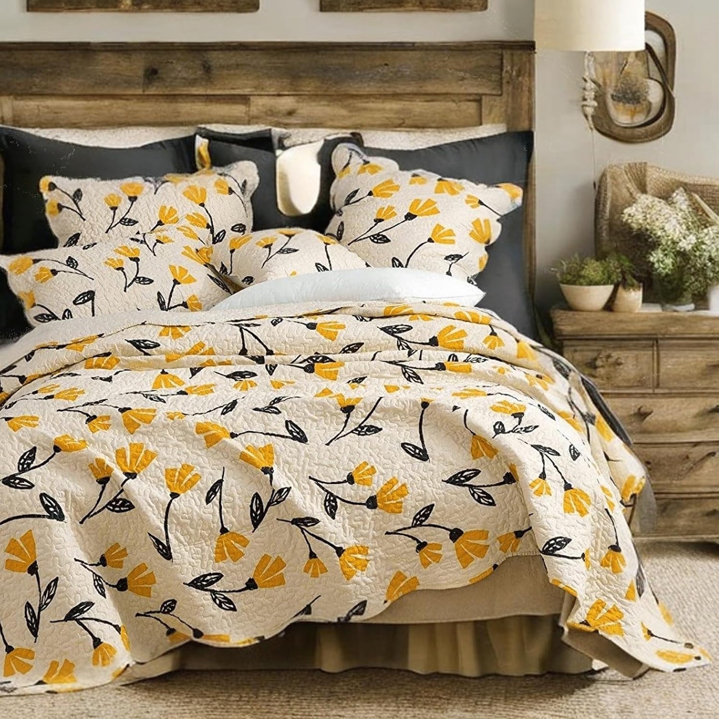 DaDa Bedding Botanical Floral Bedspread Quilt - Yellow Fleur Golden Yellow Spring Time Tulips Quilted Coverlet Set - Scalloped Edges Bright Vibrant Ivory Cream - King Size - 3-Pieces