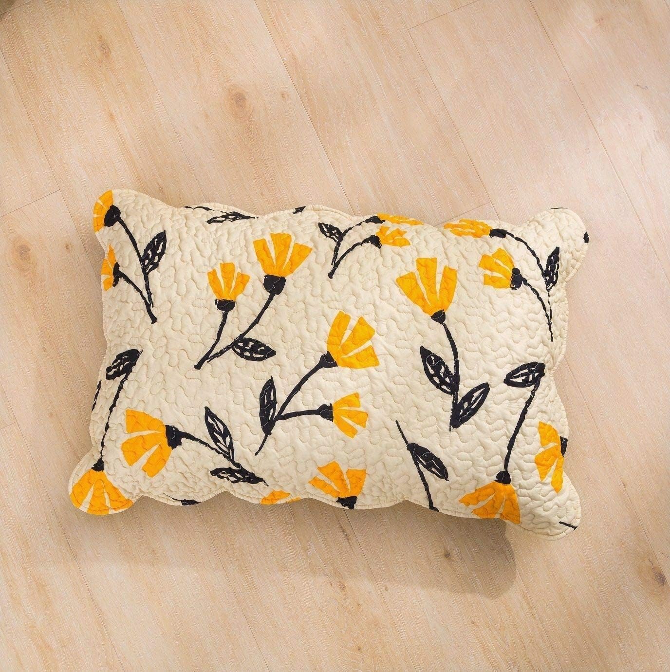 DaDa Bedding Botanical Floral Bedspread Quilt - Yellow Fleur Golden Yellow Spring Time Tulips Quilted Coverlet Set - Scalloped Edges Bright Vibrant Ivory Cream - King Size - 3-Pieces
